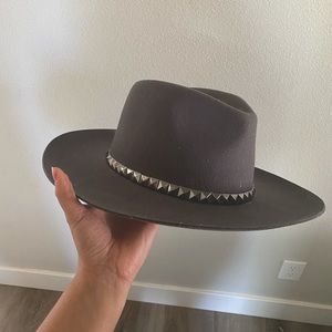 Wool Daphne Stud Banded Hat